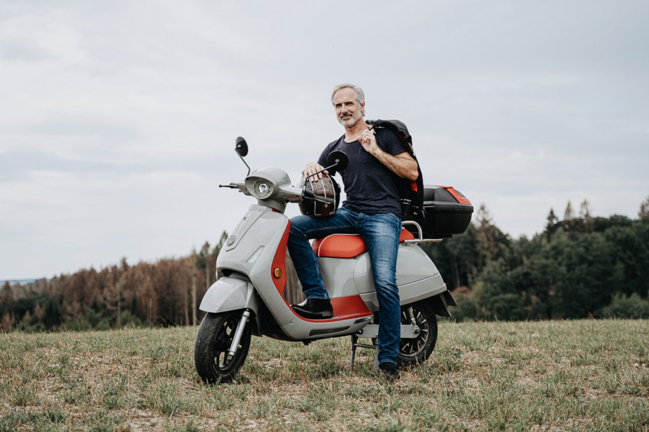 Mann auf dem Kumpan 54i:gnite